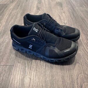 On Cloud black slip on sneakers